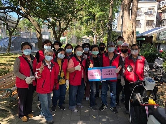 正得里的環保志工非常熱情，一起維護里內環境。圖／取自台北市鄰里服務網
