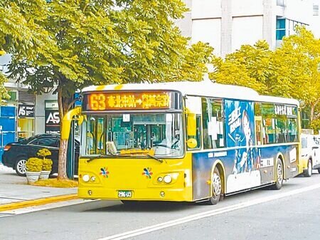 台北公車票價長年維持15元,現行運價為19.3196元,價差由政府補貼,北市府提出調漲至23.4704元,北市議會交通委員會審查通過,最快21日議會大會二、三讀後,由北市府公告實施。(本報資料照片)