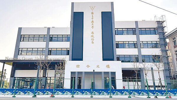 國立中興大學在南投設分校,將立體停車場改建為綜合大樓,遭議員質疑是違建。(民眾提供/廖志晃南投傳真)