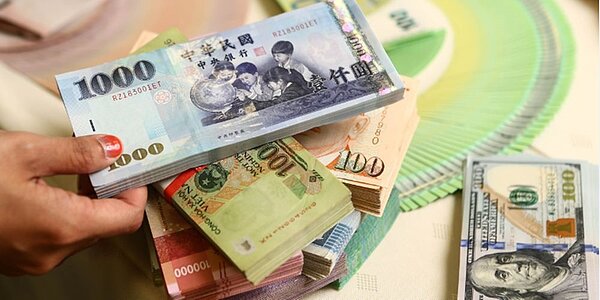 美元指數強攻,這波從8月11日的105起漲,9月16日再站上110,累計漲幅4.75%,期間主要亞幣展開一波競貶。圖/中時報系資料照