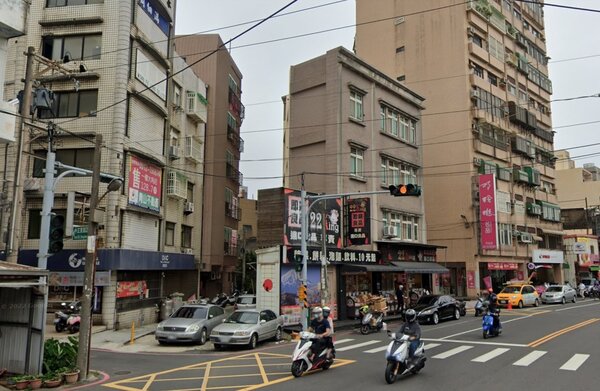網友正考慮該不該接手準岳家開價一坪70萬的竹北30年公寓。圖中建物與本新聞無關。示意圖／翻攝自Google Maps