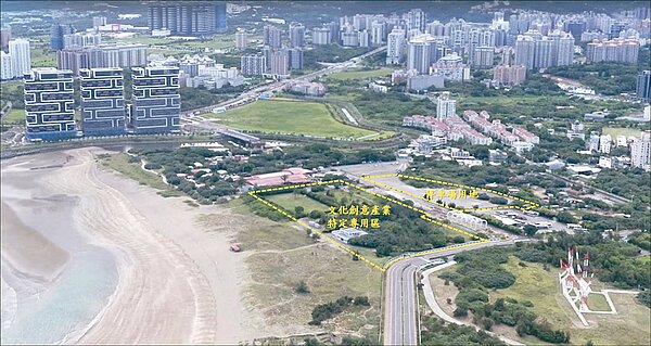 沙崙海水浴場招商案共兩塊基地,文化特定產業專用區2.1公頃和停車場用地1.5公頃,並設定地上權50年。圖/新北經發局提供
