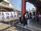 鄉親抗議設土方場、雞場擴建　謝龍介指市府無能