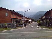 88重建4周年　原味建築落成