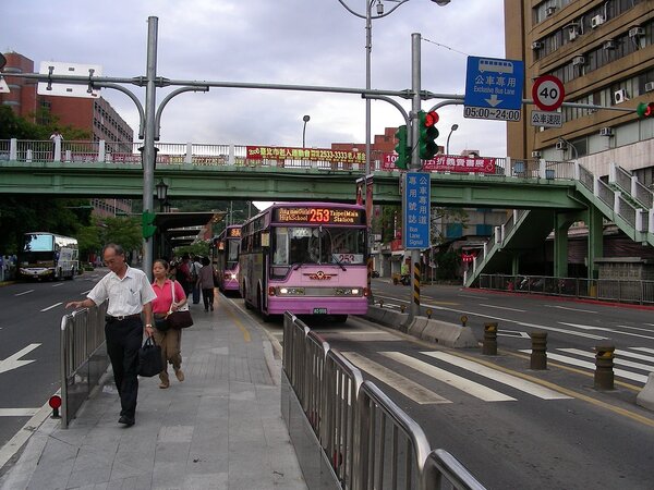 臺北市領先全國336輛電動公車上路服務。圖／翻攝維基百科