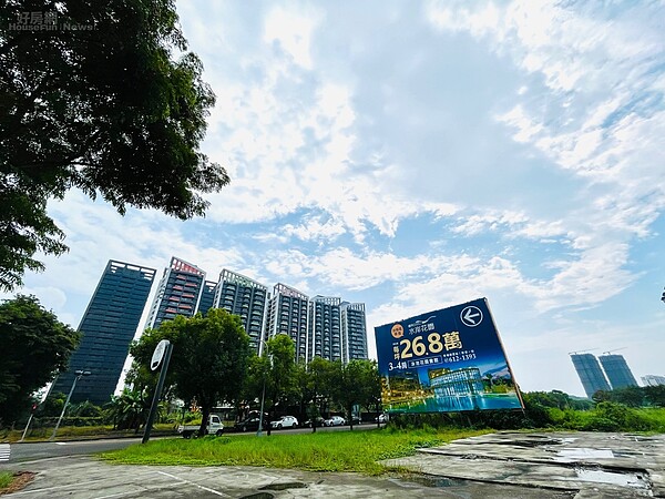 未來橋頭科學園區預定地所在的高雄都會公園附近，近兩年成為南台灣房市推案重鎮。(好房網News記者楊欽亮 / 攝)