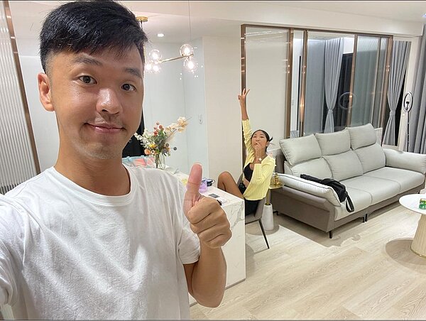 藝人香蕉近期公開新家的工作室裝潢。圖/擷取自臉書《香蕉 王俊傑》