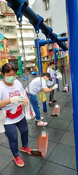 里長把社區清潔得滴水不漏。圖／陳盈君提供
