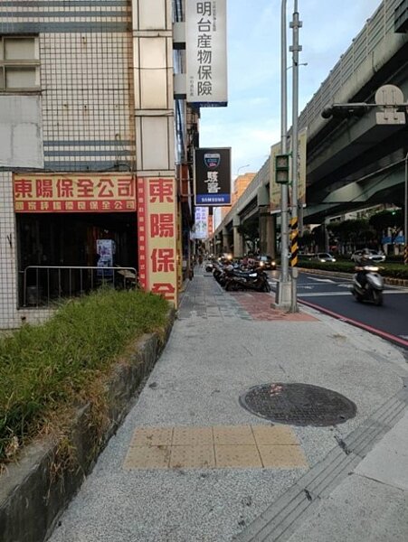 清空街道雜物及電箱。圖／陳盈君提供
