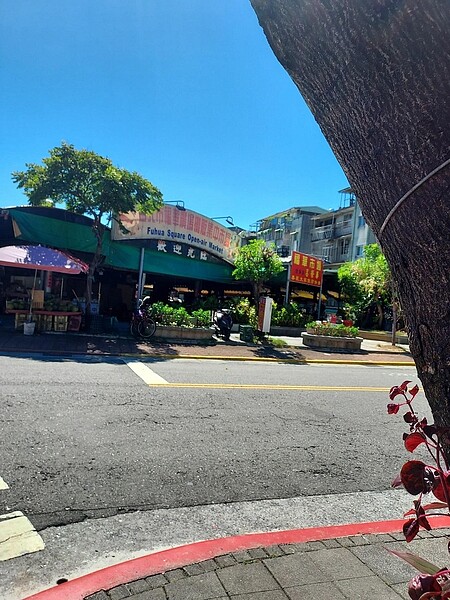 熱鬧的福華菜市場。易小滿攝
