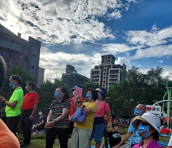 珍惜黃昏的美麗。圖／易小滿攝
