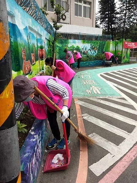 志工不放過淬鍊的機會。圖／里辦提供
