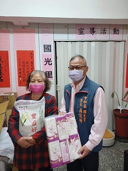 陪伴老人，慢慢變老。圖／易小滿攝
