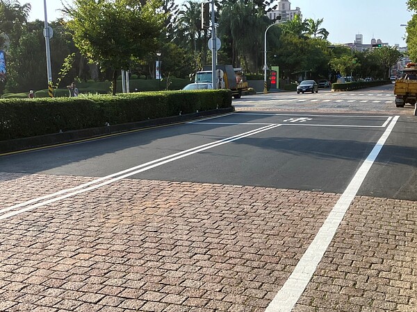 北區西屯路一段(博館路-健行路)鋪面進行局部優化改善。圖/台中市政府提供