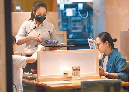 國內8月零售表現創歷年同期新高，營業額3582億元、年增12％；餐飲則是歷史次高，營業額786億元、年增43.6％。（本報資料照片）