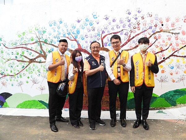 繪我明興－彩繪牆／圖片擷取自鄢健民里長臉書
