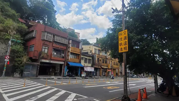 基隆八堵火車站前違規迴轉嚴重車禍多，將進行科技執法。記者游明煌／攝影