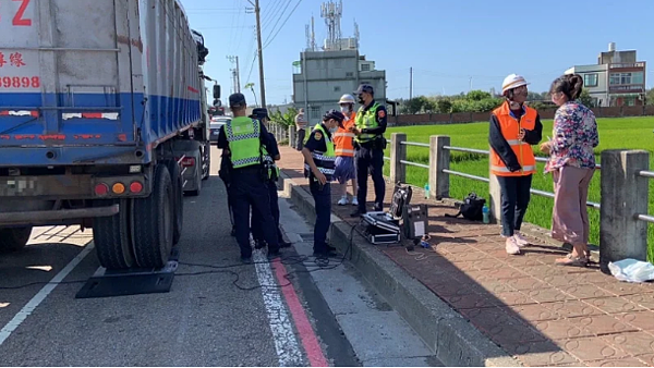苗栗縣警局將加強辦理聯合稽查及取締大型車輛超載、超速等違規。圖/苗栗縣警局提供