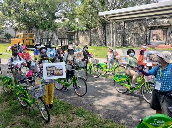 疫情趨緩,國旅熱,台南市鹽水區公所社區營造計畫,推出4場次鹽水小旅行體驗,首發團「糖鐵悠遊騎」今上午啟程。圖/鹽水區公所提供