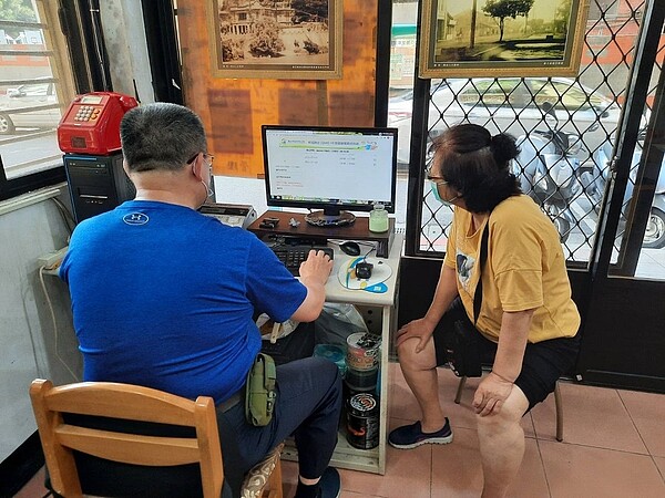 疫情嚴峻時期景華里設地方篩檢站／圖片由黃培堯里長提供
