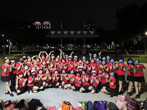 景華里排舞班都會在景華公園排練。圖片由黃培堯里長提供
