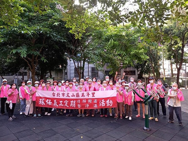 萬年里環保義工定期掃街活動。圖片由邱秋芳里長提供
