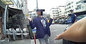 背7萬元債務…高雄男疑因表明無錢可還　遭2人當街持刀畫傷肚