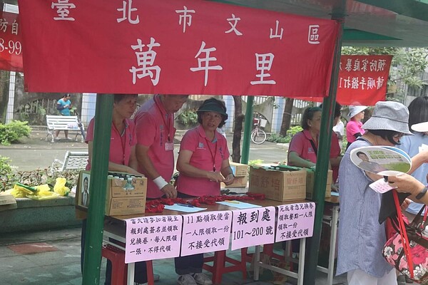 萬年里健行活動服務台。圖片由邱秋芳里長提供
