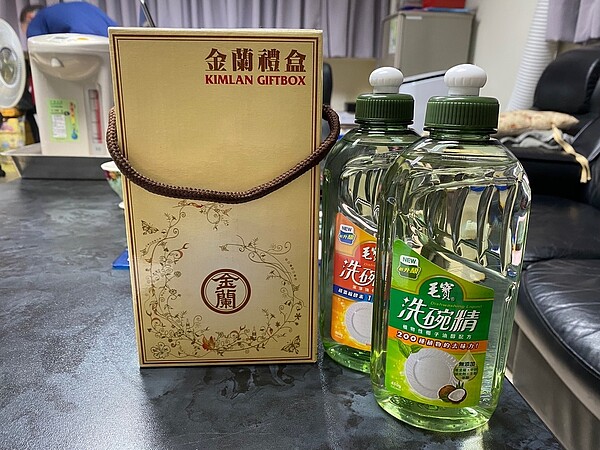 興業里辦發送的母親節禮物。陳宣懿／攝
