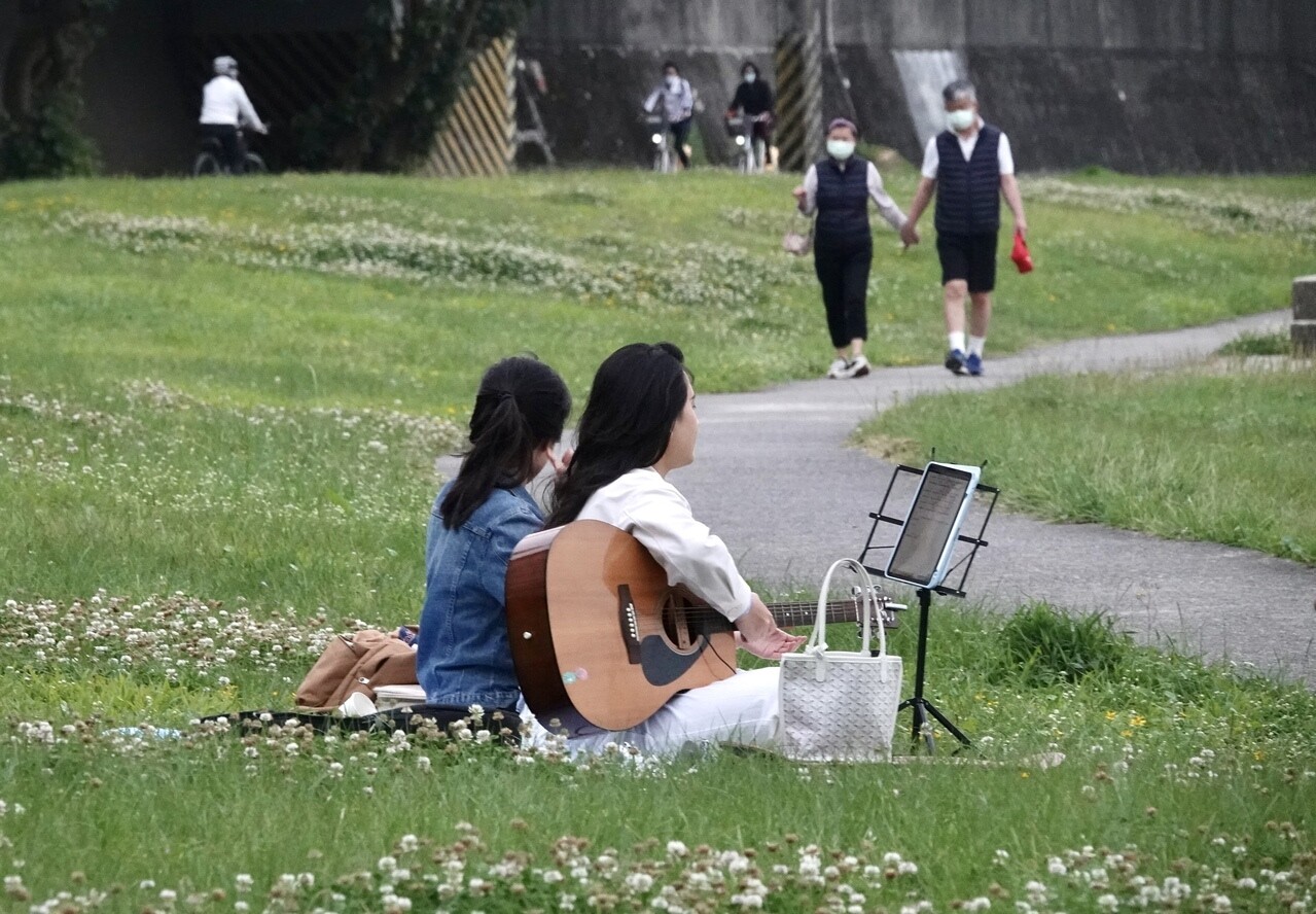 中央氣象局預報，未來一周無大系統影響，水氣減少，逐步呈現轉晴、午後雷陣雨的天氣型態。本報資料照片 