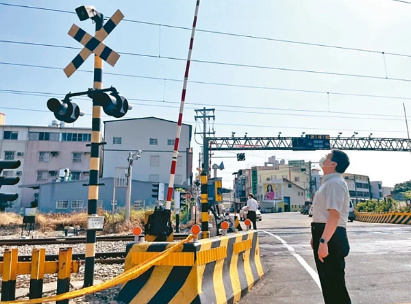 中秋連假台鐵彰化路段號誌故障,造成大誤點,台鐵找出兩綜合因素所致,將對電力及號誌系統啟動專案研究規畫。圖/台鐵提供