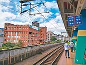 還給學校、社區清靜　台鐵汐止沿線　建L形高隔音牆降噪