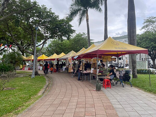 永慶房屋發揮在地好鄰居精神，熱情響應活動，提供人力及物資支援，共推全民運動。圖／永慶房產集團提供