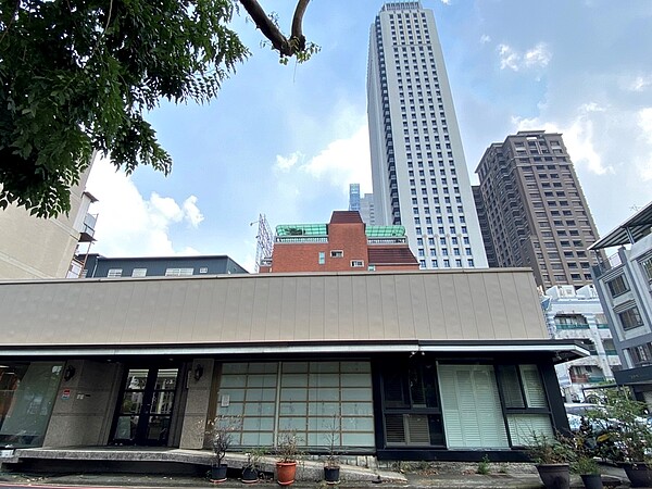 殺進「熱門中古屋交易榜」!台中2區房市增溫關鍵多 今(2022)年台中市危老重建核准案件數年增40%,集中西屯、西區、北屯三區。圖/好房網News記者林和謙/攝