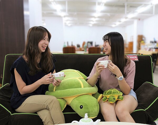 二手沙發等好物售價皆為300元以內，CP值超高。圖／環保局提供