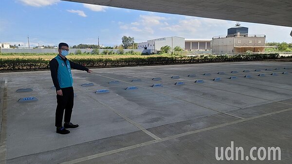 陳睿生表示,台61永安段橋下停車場已完工,將可紓解假日停車不足問題。記者翁唯真/攝影