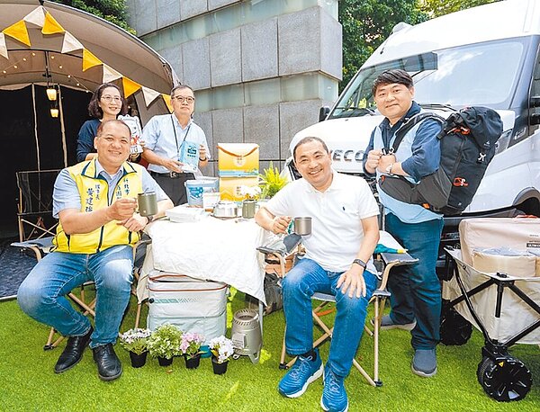 新北透過振興行銷推展各項措施與活動,提振新北在地經濟。圖為新北購遊趣振興活動。(新北經發局提供/葉德正新北傳真)