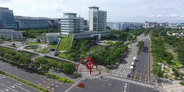 三大科學園區今年上半年營業額首度站上2兆元,年增近2成。圖為中科園區鳥瞰圖。圖/業者提供