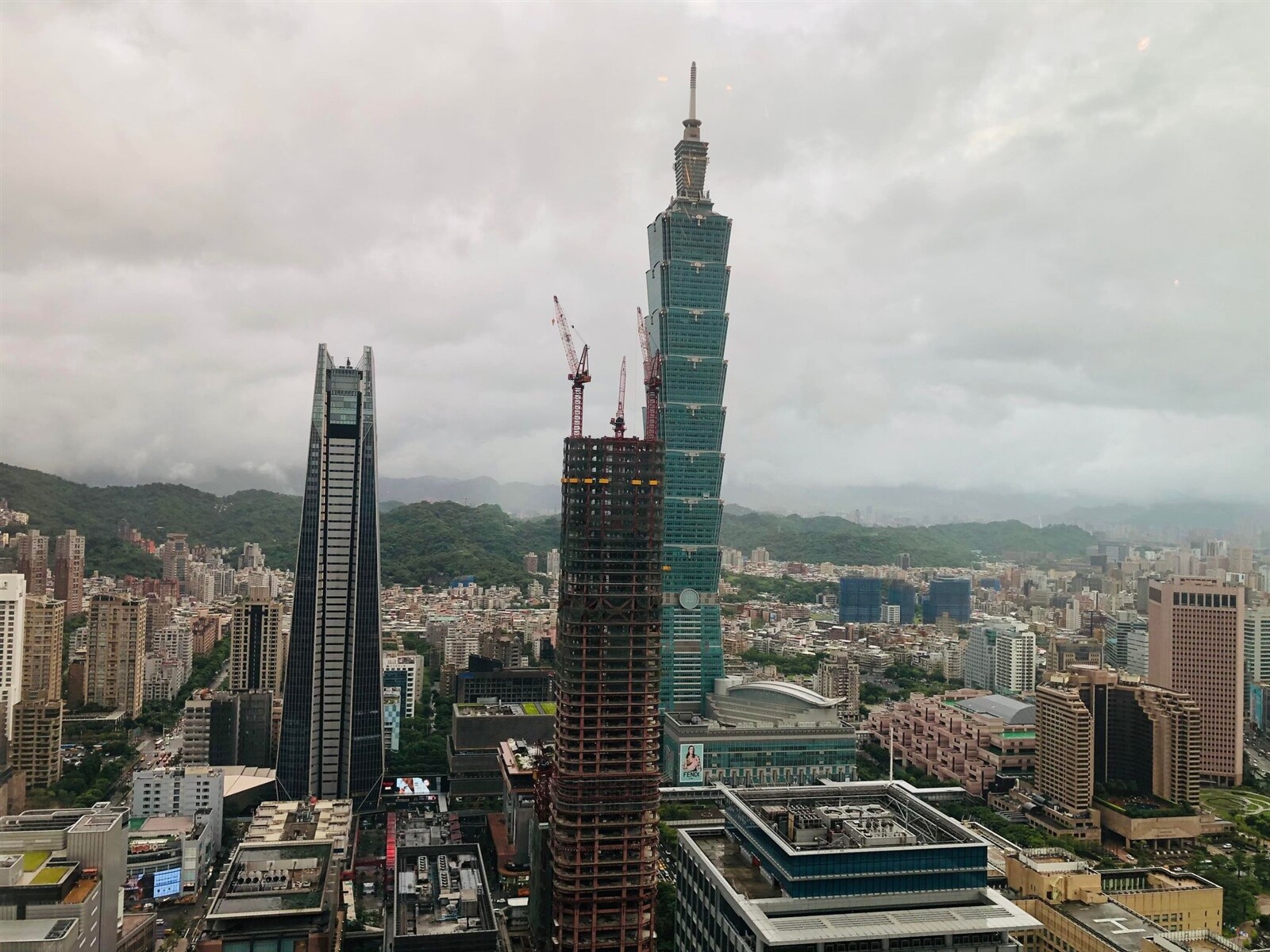 近期房市反轉訊號頻頻，也讓市場上出現不少怪現象。示意圖／好房網News記者唐主桂攝