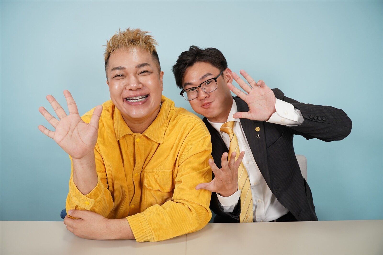 永慶房屋針對新進業務人員提供前9個月每月5萬收入保障,讓人氣YouTuber關韶文直呼太爽了。圖/永慶房產集團提供