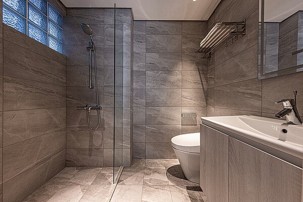 雖是小坪數，衛浴空間也寬敞舒適。圖／貴暘御景提供
