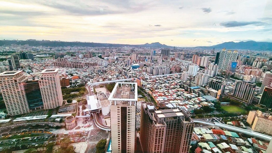 隨著房價持續看漲,雙北磁吸人口的光環消散,近年人口更是嚴重外流。圖/聯合報資料照片