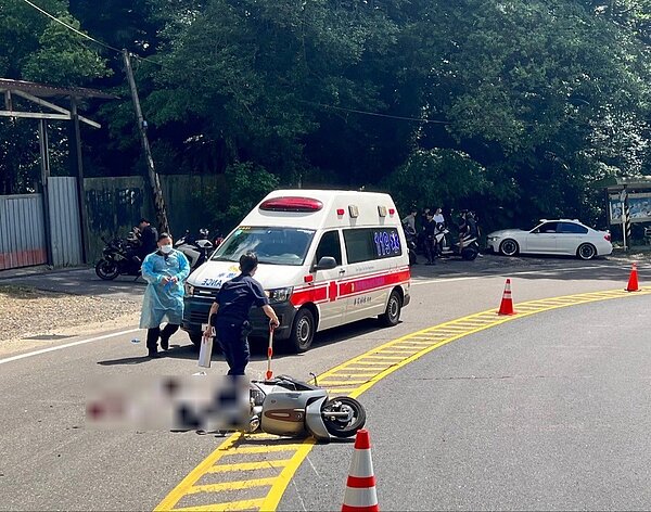 16歲周姓少女無照違規騎車，30日上午行經新北市坪林區北宜公路7段時，疑似過彎時打滑自摔撞上對向水泥車，經送醫搶救仍宣告不治。記者王長鼎／翻攝