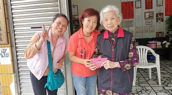 雙鳳里的重陽敬老活動。圖/取自雙鳳里辦公處臉書專頁