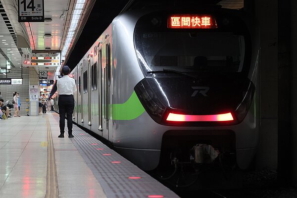 台鐵企業工會今日發出聲明，指出勞資協商是騙局，要直接跟交通部談，交通部則回應，未來也會找機會跟工會討論。報系資料照 