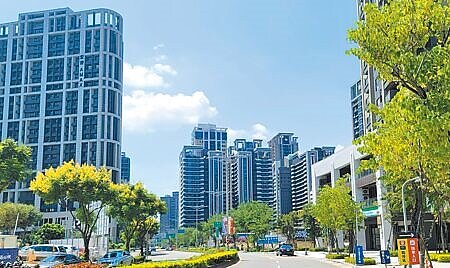 經濟、疫情前景不明朗,房仲業多認為,今年房屋買賣移轉量將較2021年的34.8萬棟下滑,幅度最高上看1成。(王莫昀攝)