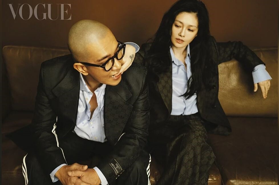 大S (右)坦言一切如夢,但摸到具俊曄的光頭就知道是真的。圖/VOGUE提供