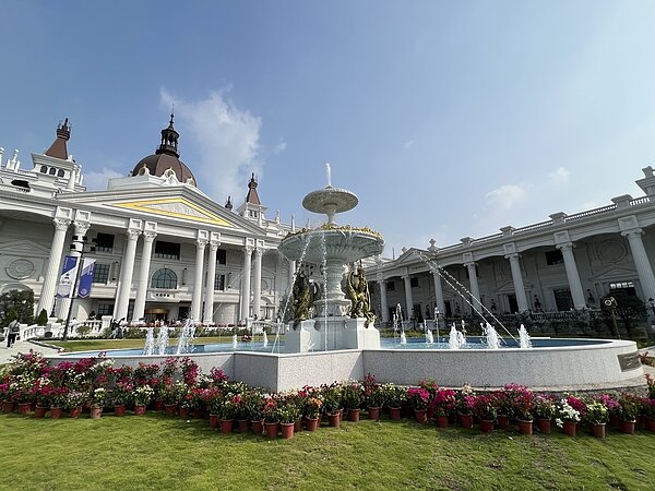 到訪佐登妮絲城堡必拍的琦琦公主噴泉,讓人有如置身歐洲。記者呂慧瑜/攝影