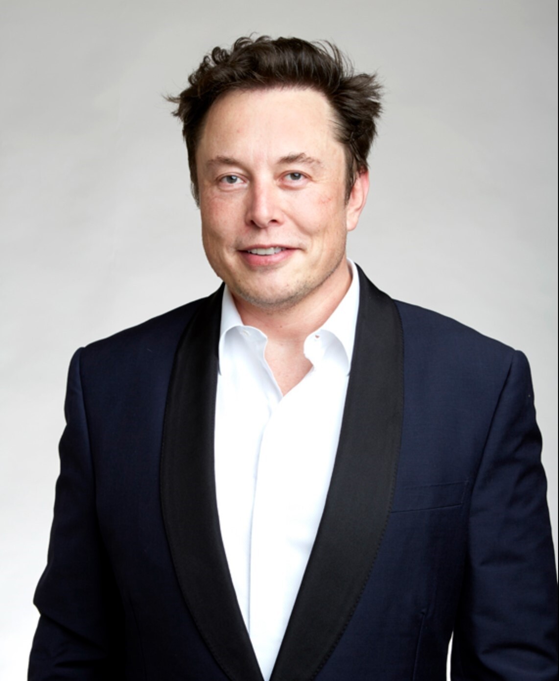 特斯拉(Tesla)「2022 AI日」昨(1)日登場,萬眾矚目的人形機器人「Optimus」原型機亮相,執行長馬斯克表示,特斯拉的目標是儘快量產出有用的機器人,預計未來將有數百萬個Optimus。圖/維基百科