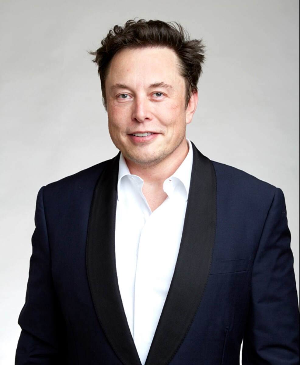 特斯拉(Tesla)「2022 AI日」昨(1)日登場,萬眾矚目的人形機器人「Optimus」原型機亮相,執行長馬斯克表示,特斯拉的目標是儘快量產出有用的機器人,預計未來將有數百萬個Optimus。圖/維基百科